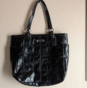 COACH Y2K EMBOSSED Shoulder Bag 🖤🖤🖤